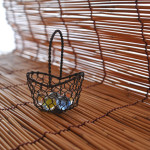 光を浴びたビー玉