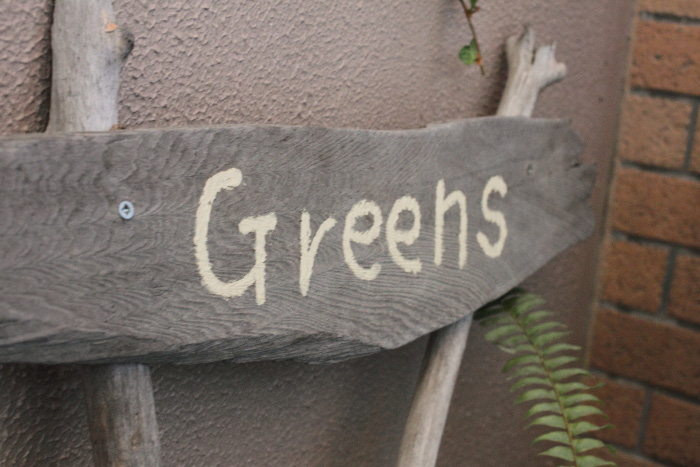 Greensの看板